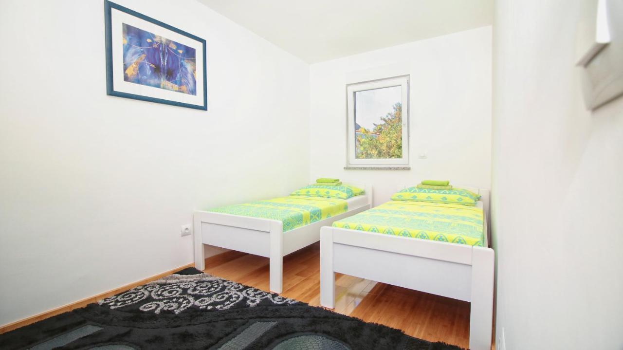 Guesthouse Esma Ρόβινι Εξωτερικό φωτογραφία