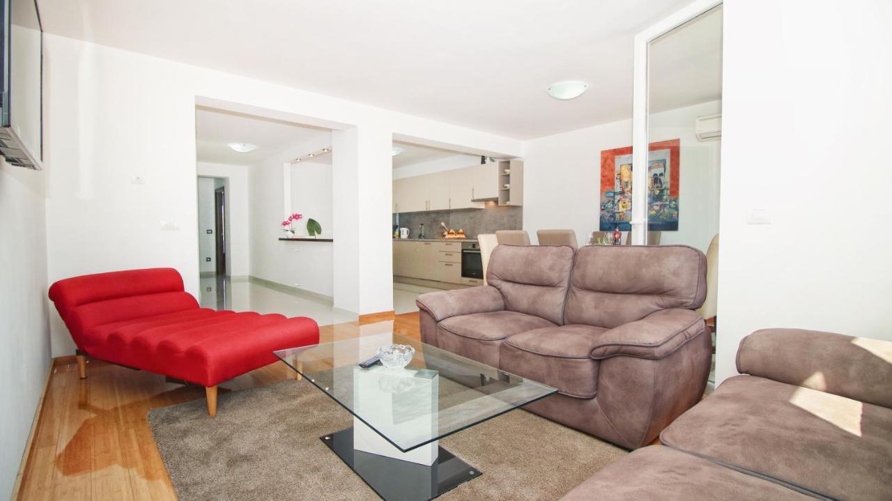 Guesthouse Esma Ρόβινι Εξωτερικό φωτογραφία