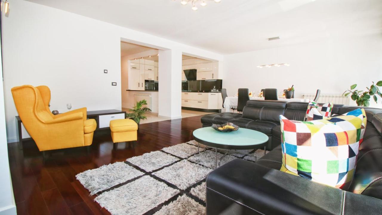 Guesthouse Esma Ρόβινι Εξωτερικό φωτογραφία